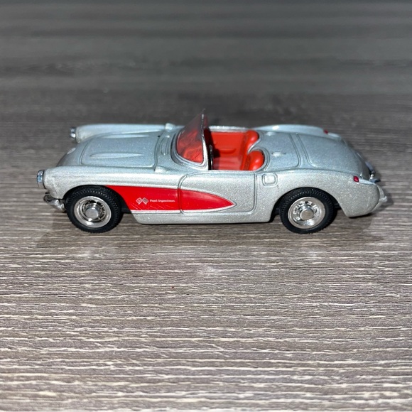 NEW RAY 1967 Chevy Corvette Silver Red Convertible Diecast Model Car 1/43 Scale - Picture 2 of 9